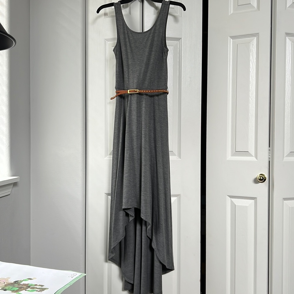 Super cute maxi dress with high/low skirt